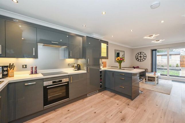 13, Woodrow, Waterlooville photo 4