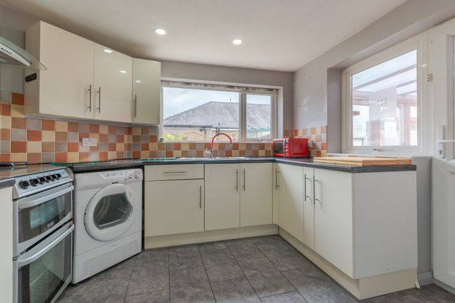 8, Aireville Mount, Keighley photo 2