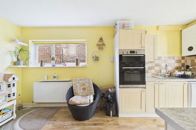 9, Thames Way, Worthing photo 5