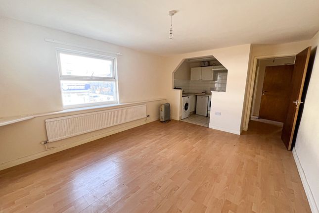 Flat to rent in Holderness Road, Hull