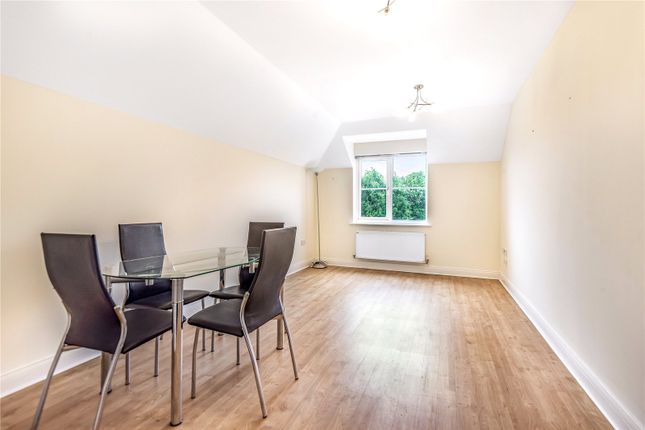 Flat 11, Giles House,, Bells Hill Green, Stoke Poges photo 3