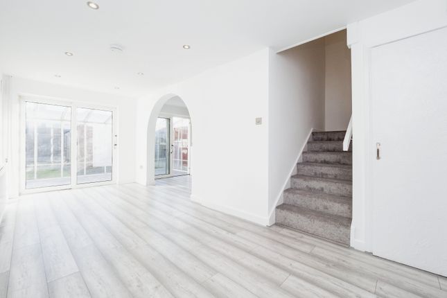 8, Dove Walk, Hornchurch photo 2