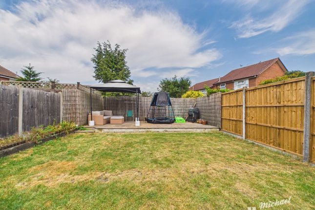 7 Diane Walk, Aylesbury photo 3