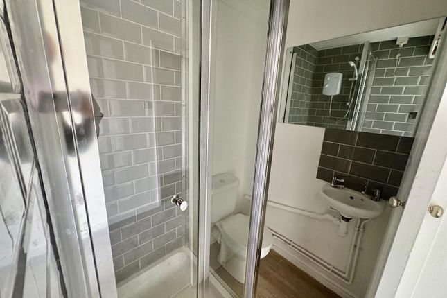6 Clyde Cottages, Swindon photo 4