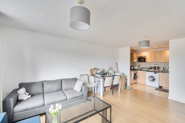 Flat 48, Warneford Court, 10, Mannock Close, Colindale photo 3
