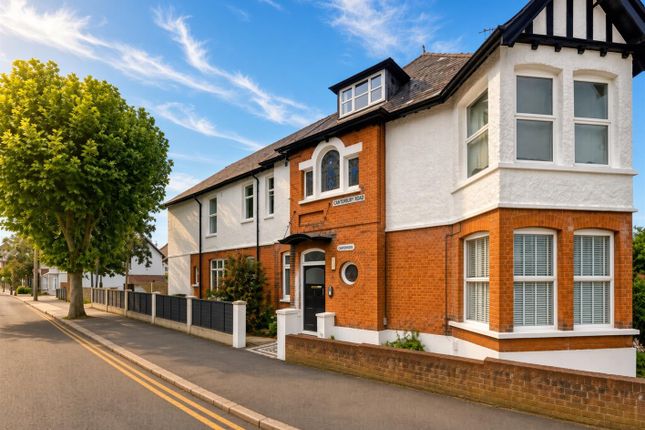 Flat 1, 48, Canewdon Road, Westcliff-On-Sea photo 4