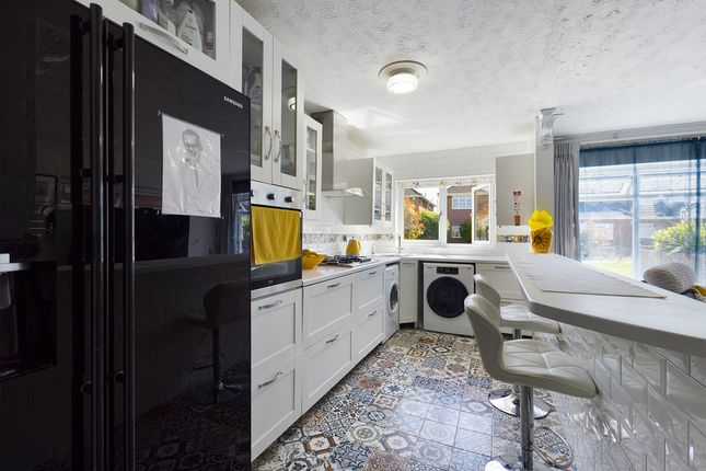 51, Tantelen Road, Canvey Island photo 2