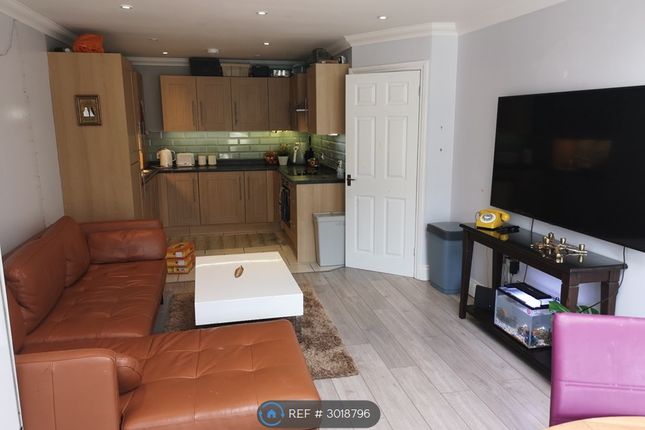 Flat A, Great Austins House Tilford Road, Farnham photo 2