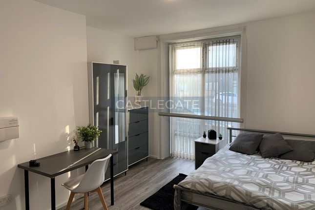 Room 1, 32 Manchester Road, Huddersfield, HD1 3Hj (2)