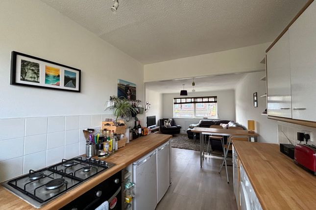 Flat to rent in Clifton House Road, Clifton