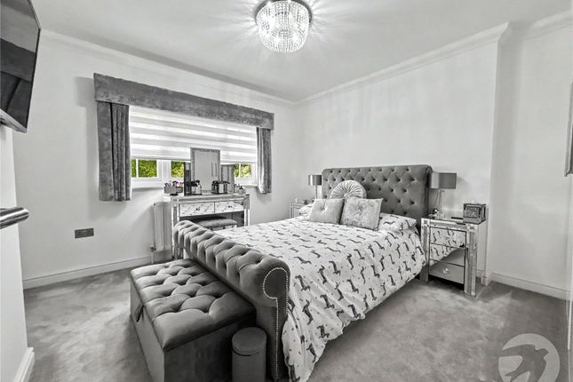 57, Holbeach Gardens, Sidcup photo 2
