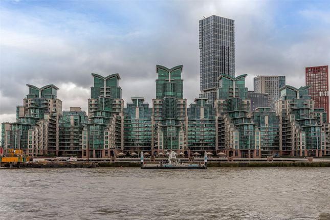 Flat to rent in Drake House, St George Wharf, Vauxhall