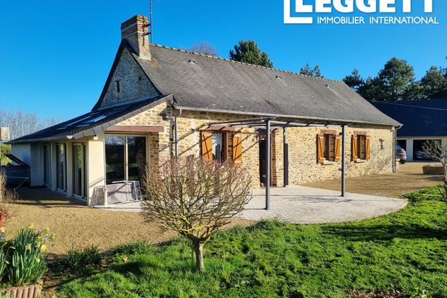 Villa for sale in Gennes-Longuefuye, Mayenne, Pays De La Loire