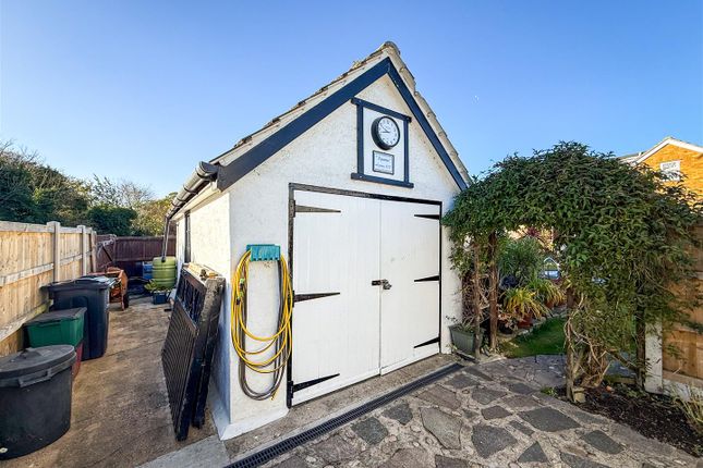 155, White Thatch, St. Johns Road, Clacton-On-Sea photo 3