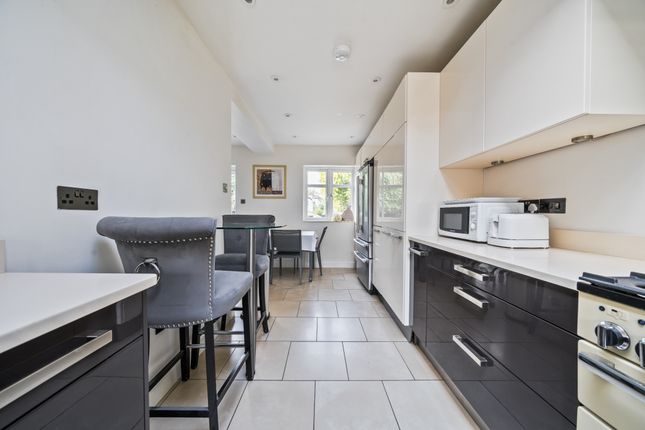 43 Rosehill Avenue, Horsell, Woking photo 4