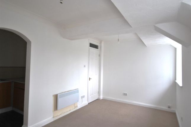 Flat to rent in Burleigh House, Hamblin Court, Rushden