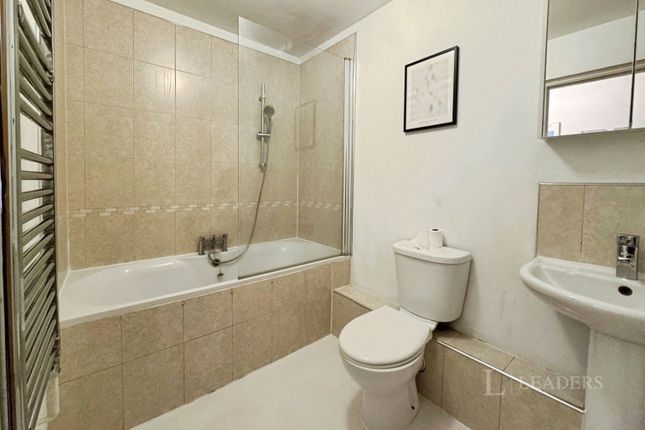 Flat 7, 114, Portland Road, London photo 4
