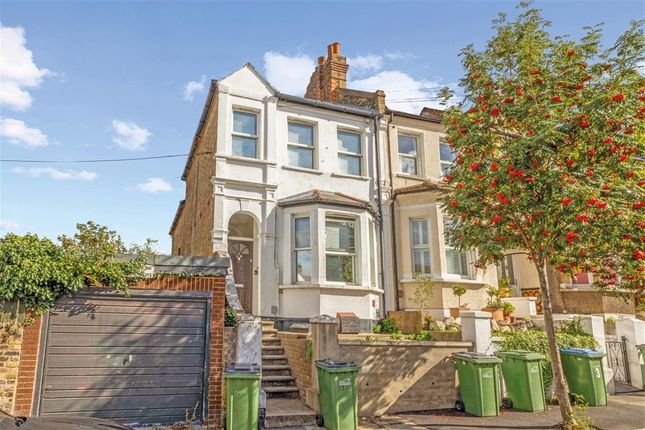 2-bed flat on Tuscan Road, London, £195,000