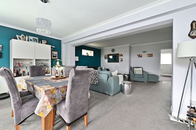 34, Anglesey Avenue, Farnborough photo 3