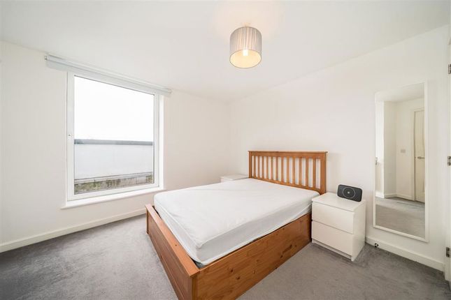 Flat 26, Eversley House, 7, Mullins Place, Clapham photo 4
