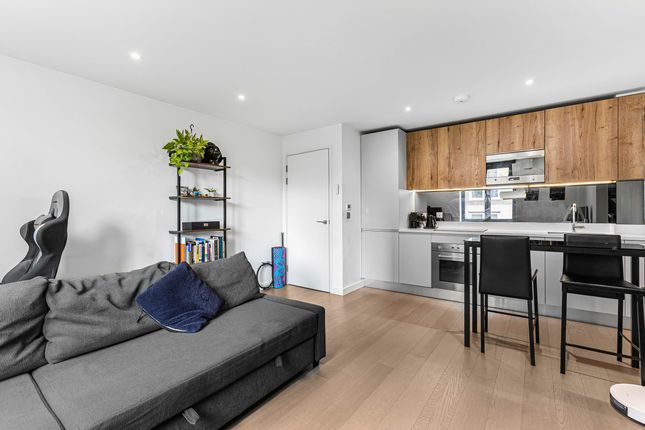 Thumbnail Flat for sale in Apex House, 81 Camp Road, St Albans