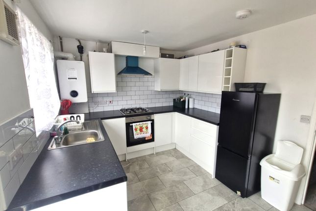 59, Grasshaven Way, London photo 4