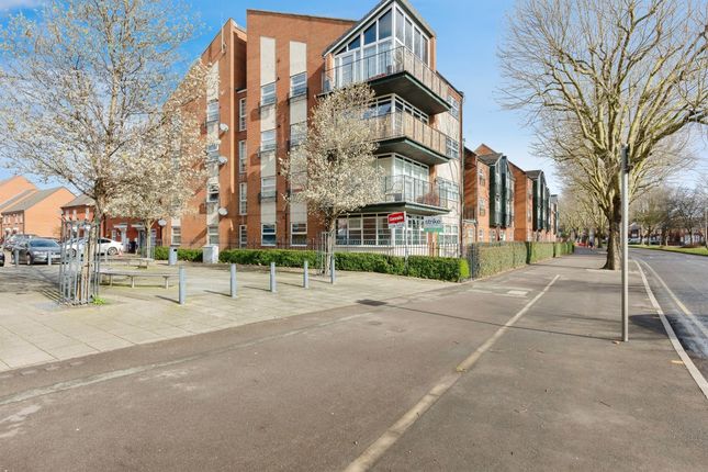 Thumbnail Flat for sale in Larchmont Road, Leicester