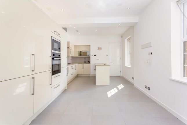 Thumbnail Property for sale in Westlinton Close, Mill Hill, London