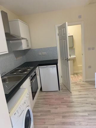 Thumbnail Flat to rent in Queens Road, Clarendon Park, Leicester