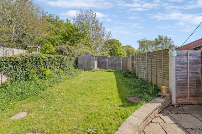 102 Quarrendon Road, Amersham photo 3