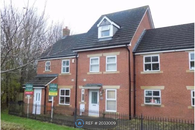 Terraced house to rent in Thresher Drive, Swindon