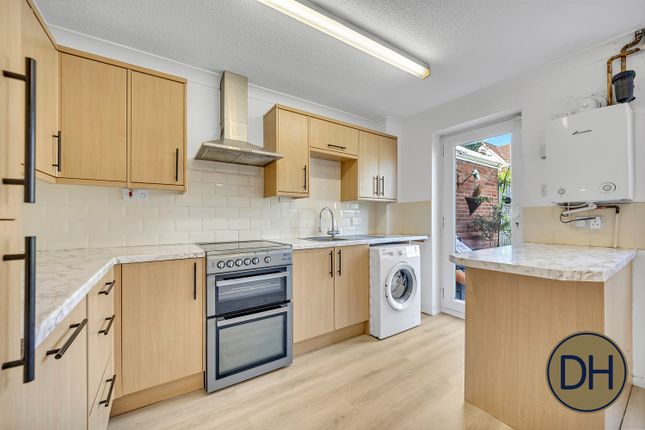 37, Beaufort Close, North Weald, Epping photo 3