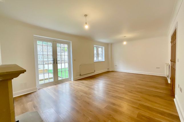 32, Cefn Mably Park, Cardiff photo 4