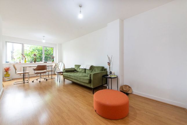 Flat 7, Babik Court, 132, Shacklewell Lane, London photo 2