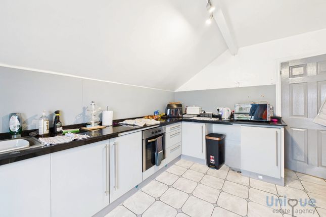Flat 2, 18 The Crescent, Lytham St. Annes photo 4
