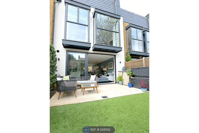 Thumbnail Terraced house to rent in Park View Mews, London