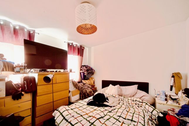 20, Cobbett Close, Enfield photo 4