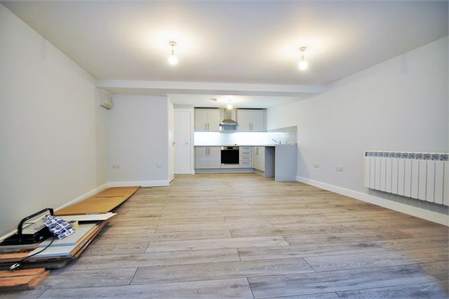 Flat 2, 4 Minter Terrace, Ranwell Passage, London photo 2