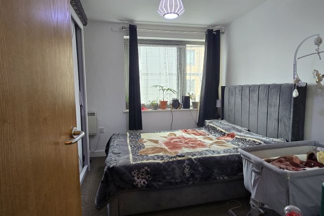 136, Victoria Road, London photo 3