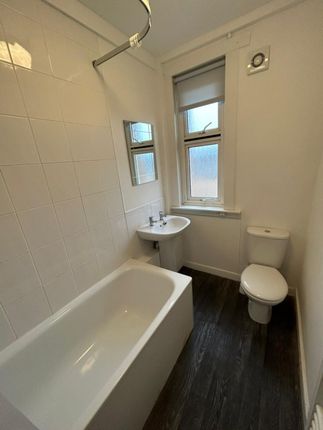 Flat to rent in Mitchell Street, West End, Dundee