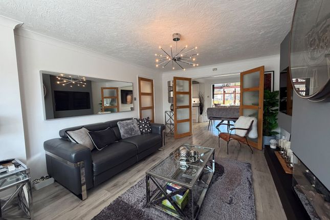 15, Rowan Tree Close, Neath photo 2
