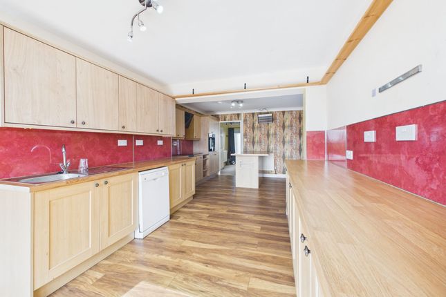 42 Westhill Avenue, Milford Haven photo 4