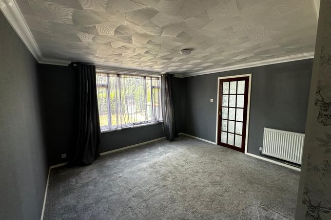 52, Tithe Farm Road, Dunstable photo 2