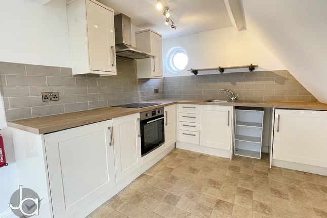Flat 2, Logan House, 110, Church Road, Colchester photo 2