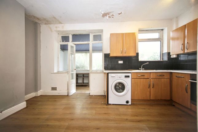 21 Baytree Road, Wigan photo 4