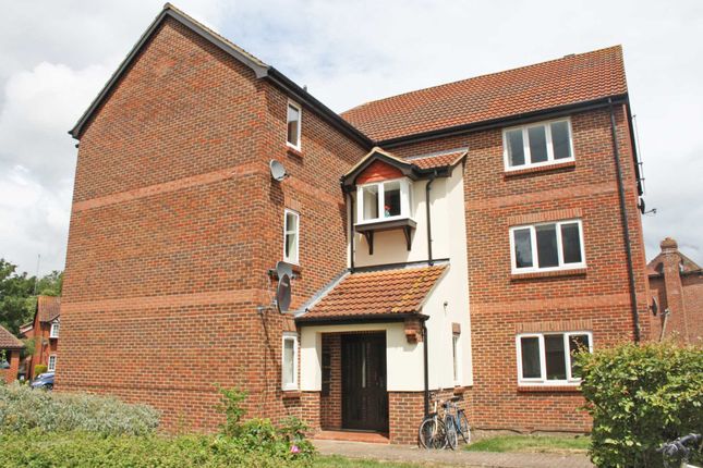 Thumbnail Flat to rent in Wensum Drive, Didcot
