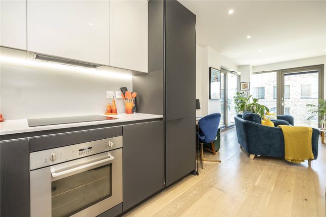 Flat 308, Sirus House, 11, Hemming Street, London photo 3