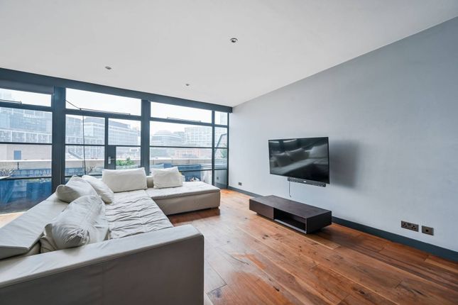 Flat for sale in Commercial Street, Shoreditch, London E1