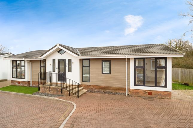 2-bed caravan on 6, Five Furlongs Country Park, Queen Street, Tonbridge, £180,000