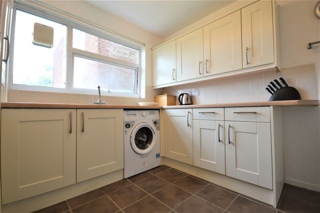 Flat 13, 13 Pine Lodge, Dairyground Road, Stockport photo 5